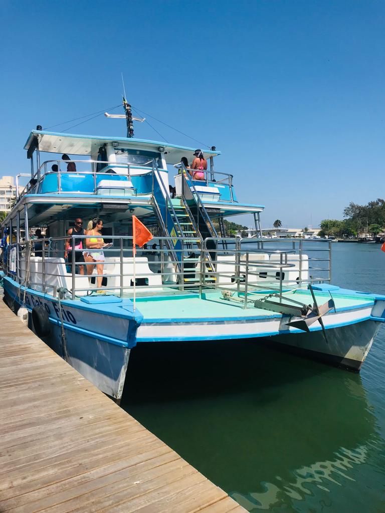 PASSEIO DE CATAMARÃ CABO FRIO