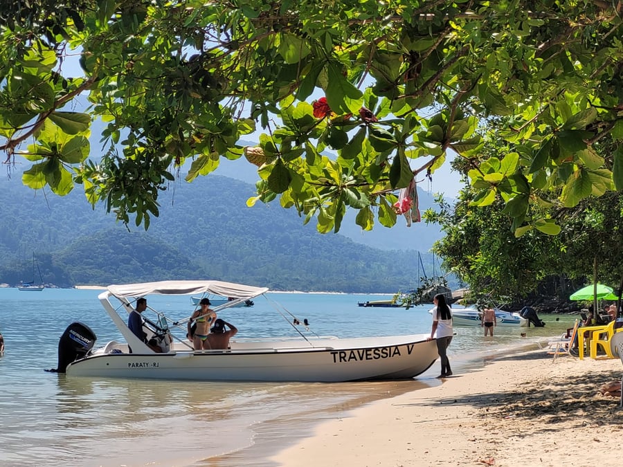 Transfer de bote para a Ilha do Cedro