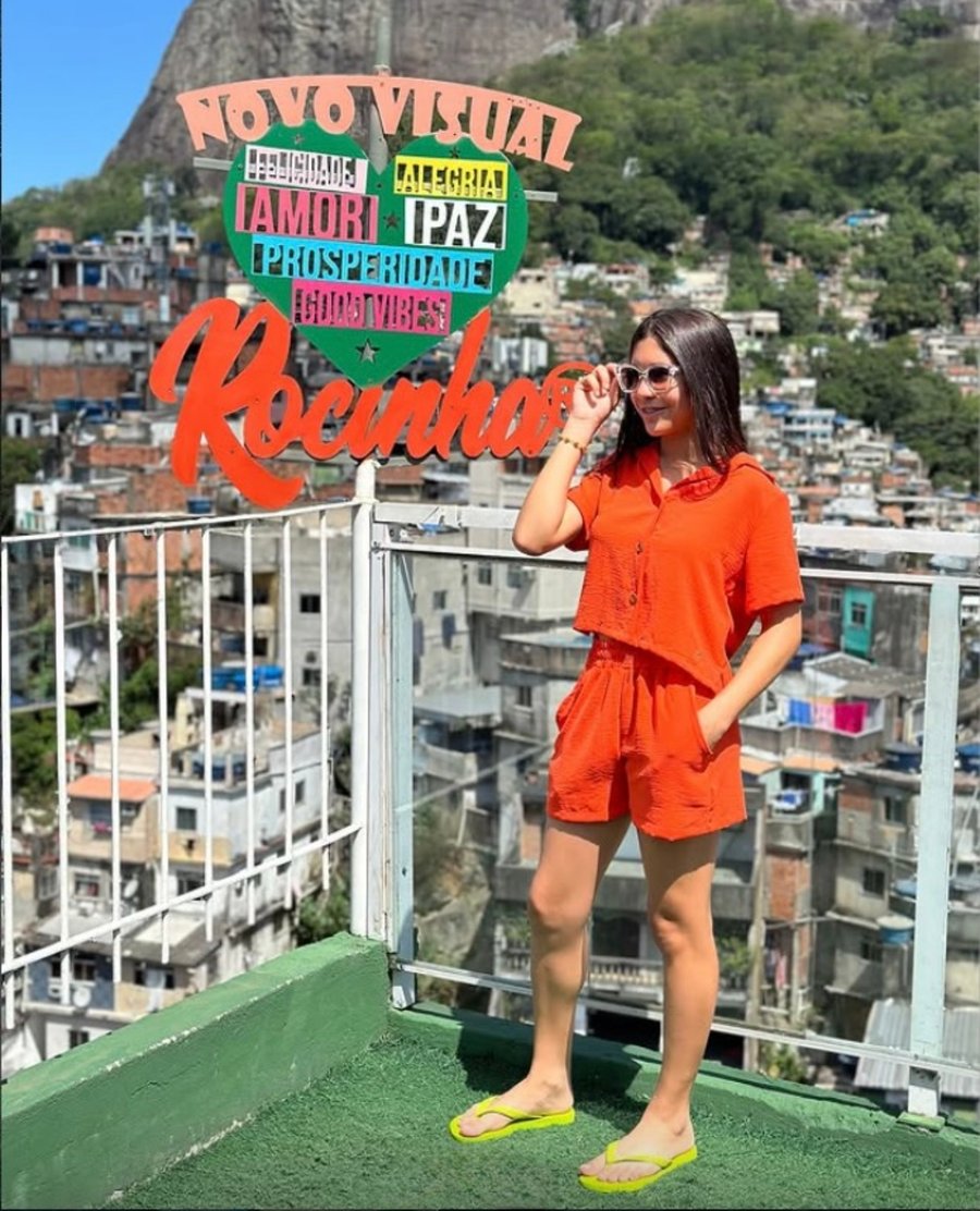     Viva o Rio de Janeiro de forma autêntica com Rolê dos Crias, mirantes, Cristo Redentor e registros inesquecíveis.