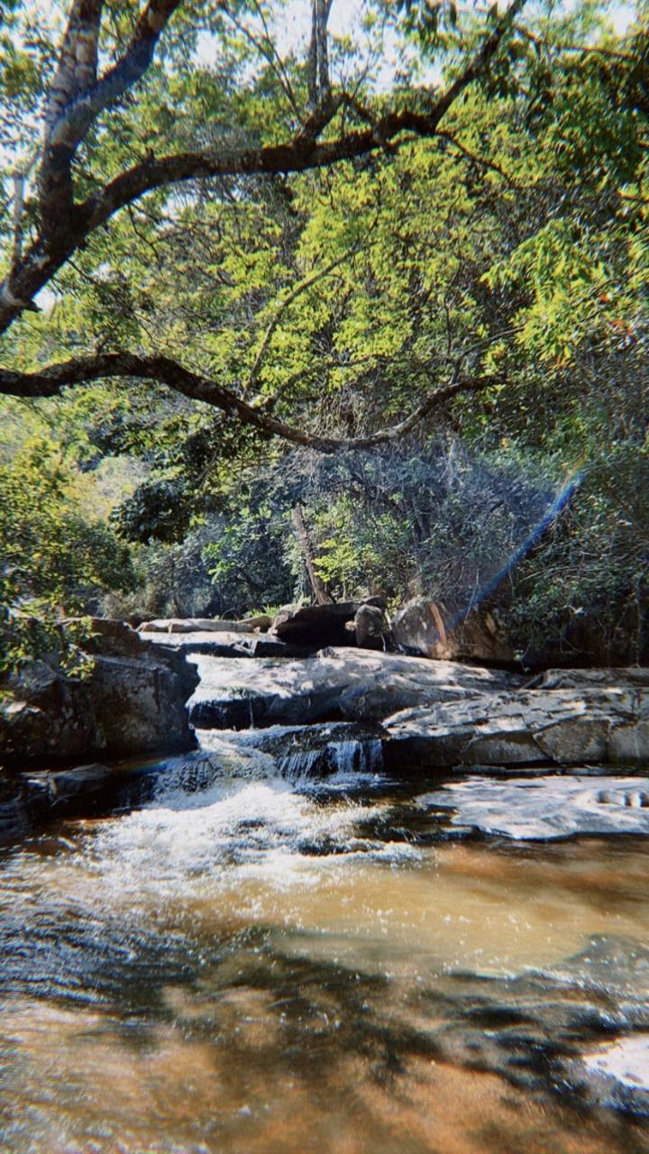Várias cachoeiras fazem parte deste roteiro, contando com as paisagens exuberantes de Minas Gerais e o relaxamento da natureza.