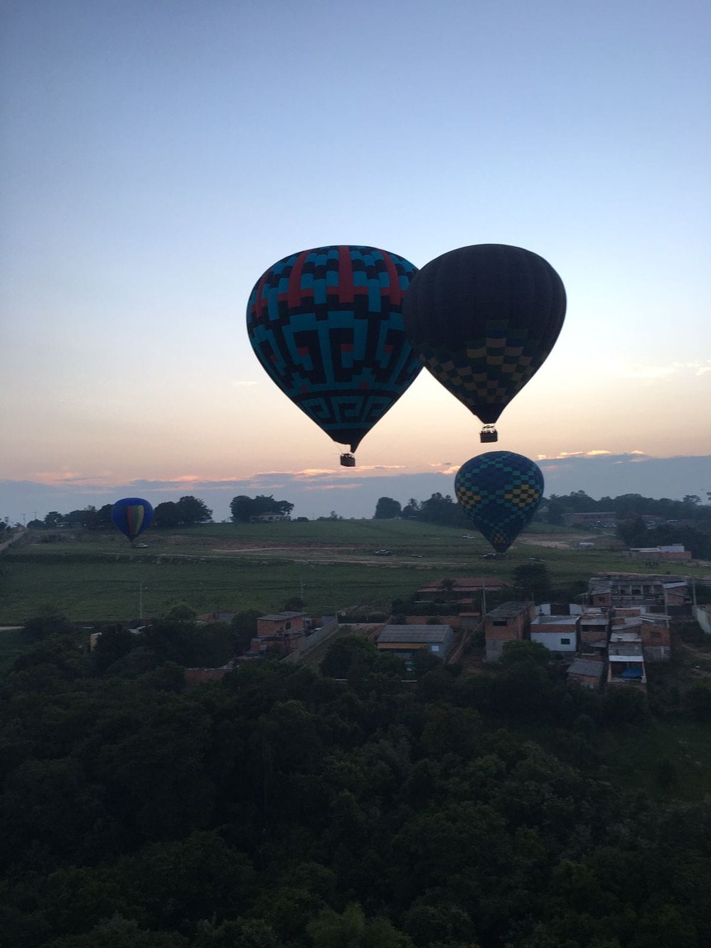 19/03 Voo de balão com café da manhã e espumante e visita à Cacau Show Mega Store