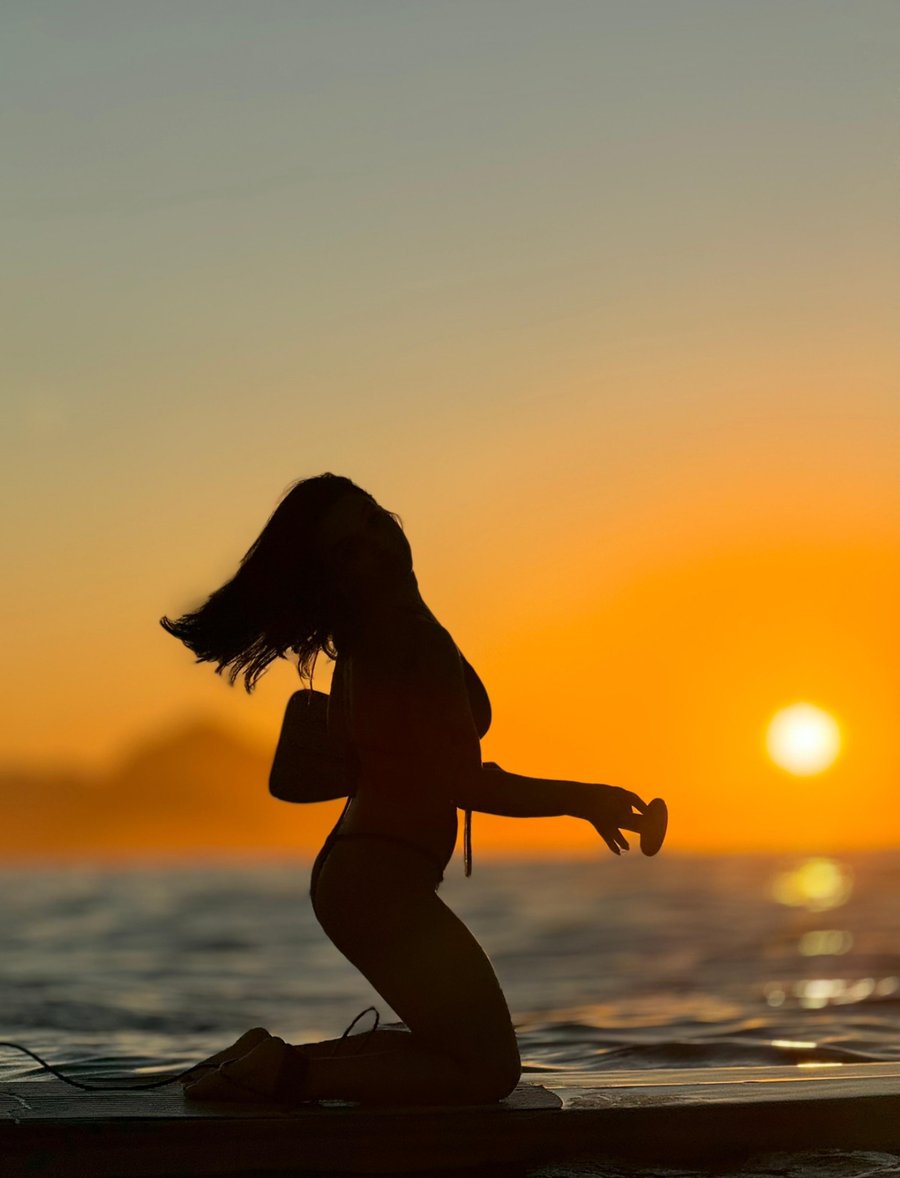     Stand up paddle no nascer do sol no Rio com águas calmas, visual surreal e registros incríveis da experiência
