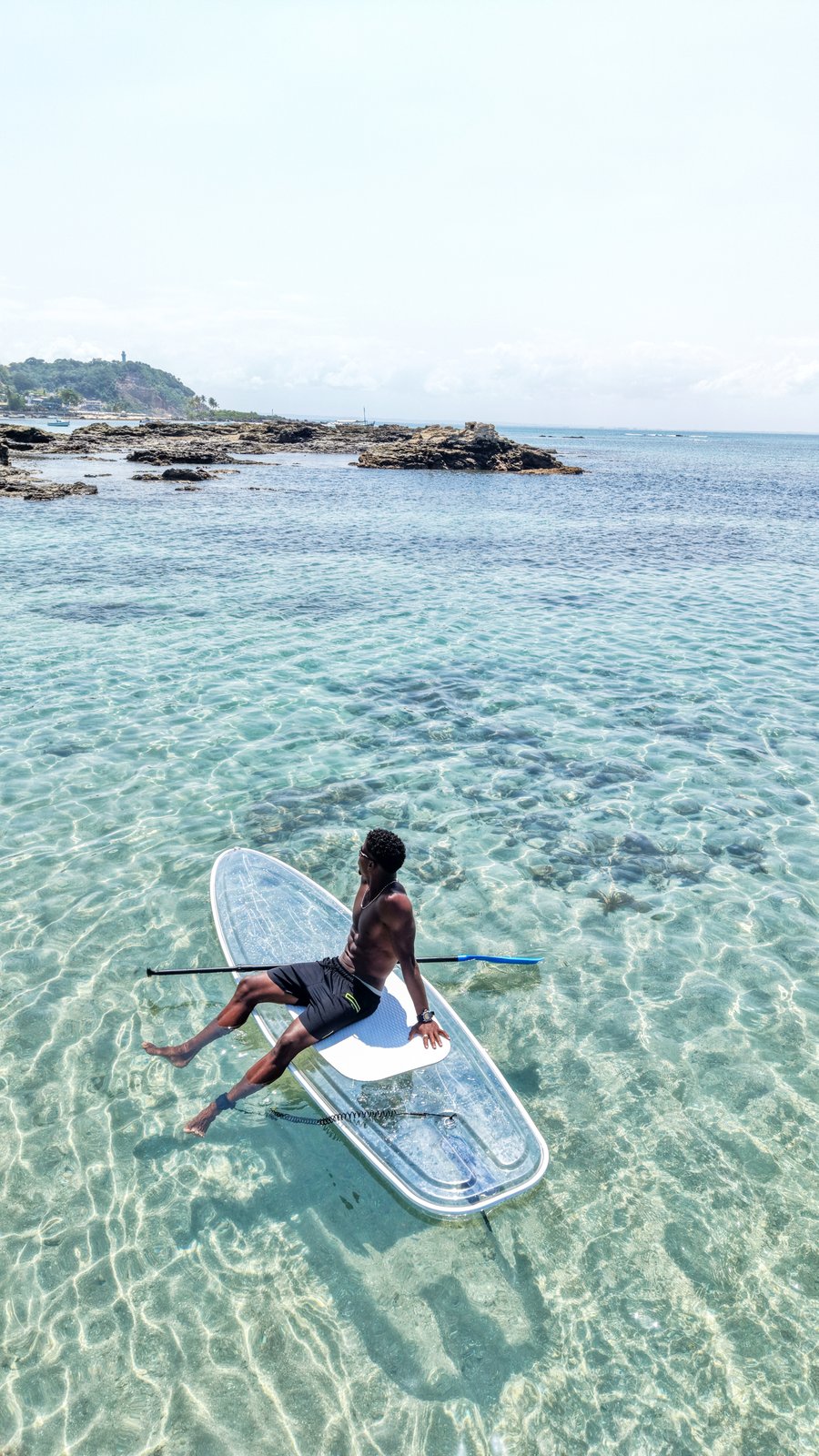 Prancha de Stand Up Paddle Transparente vista por drone no mar de Morro de São Paulo