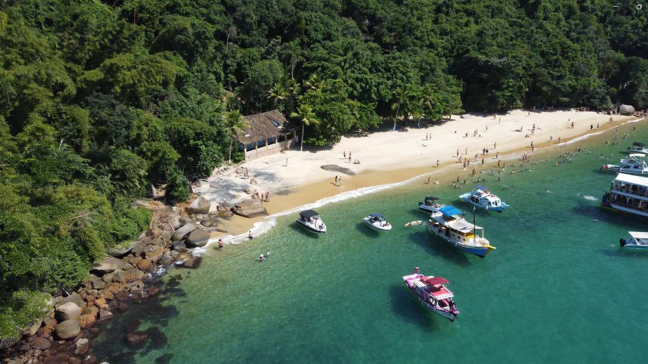 Lancha ou Escuna em Paraty: qual escolher?