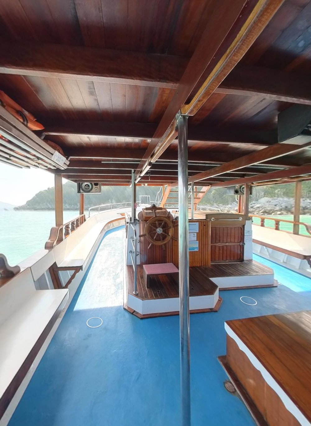 BARCO DISCOVER - Passeio de Barco em Arraial do Cabo
