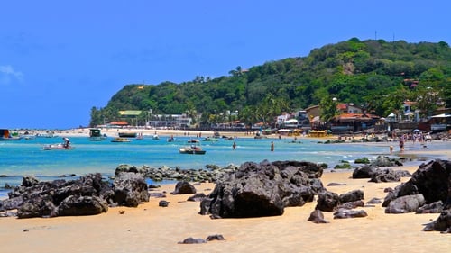 Descubra o Paraíso: Por Que A Praia de Pipa é o Destino Ideal para as Suas Férias?