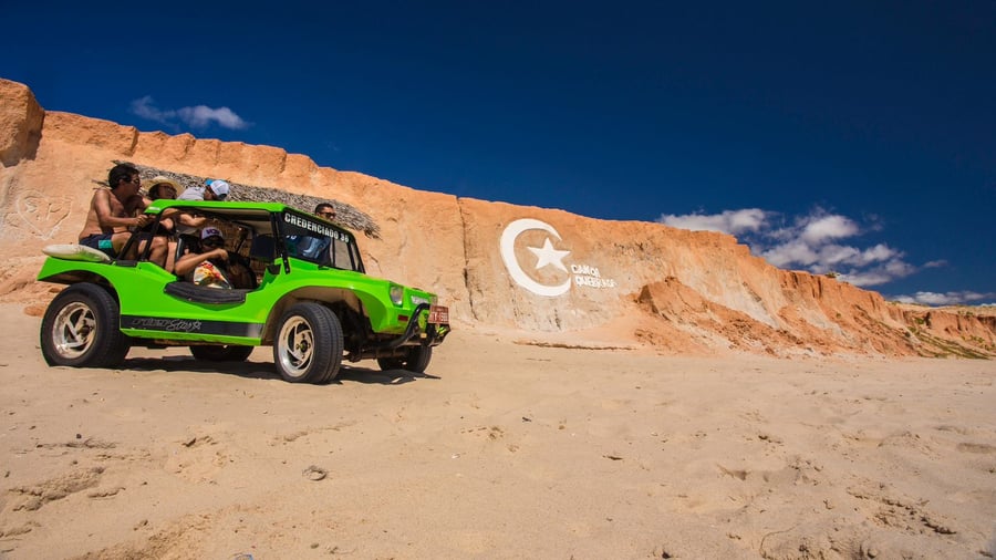 Passeio de buggy em Canoa Quebrada: aventura e diversão garantidas