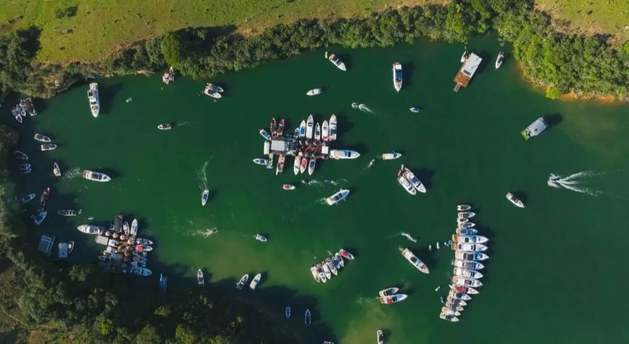 Passeio de Lancha de Escarpas - 7 horas de duração 