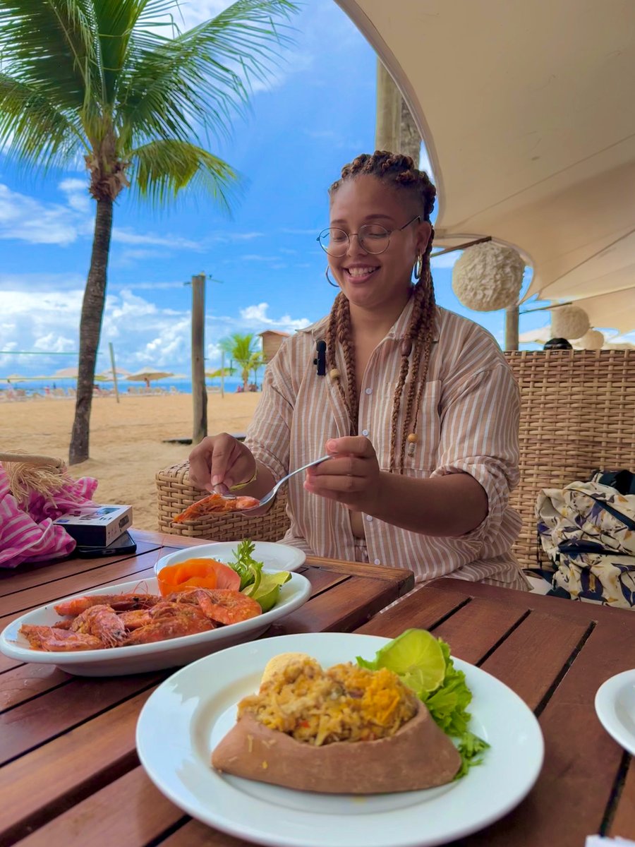Sabores da Bahia à beira-mar. Aproveite o tempo livre para conhecer os restaurantes e bares da Segunda Praia.