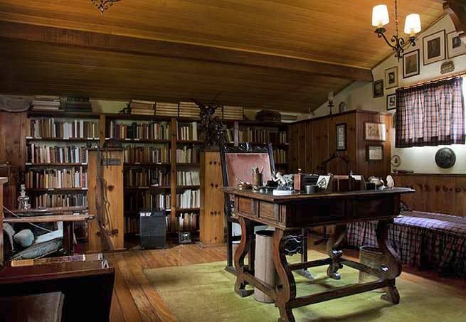 Biblioteca e escritório da Casa de Guilherme de Almeida
