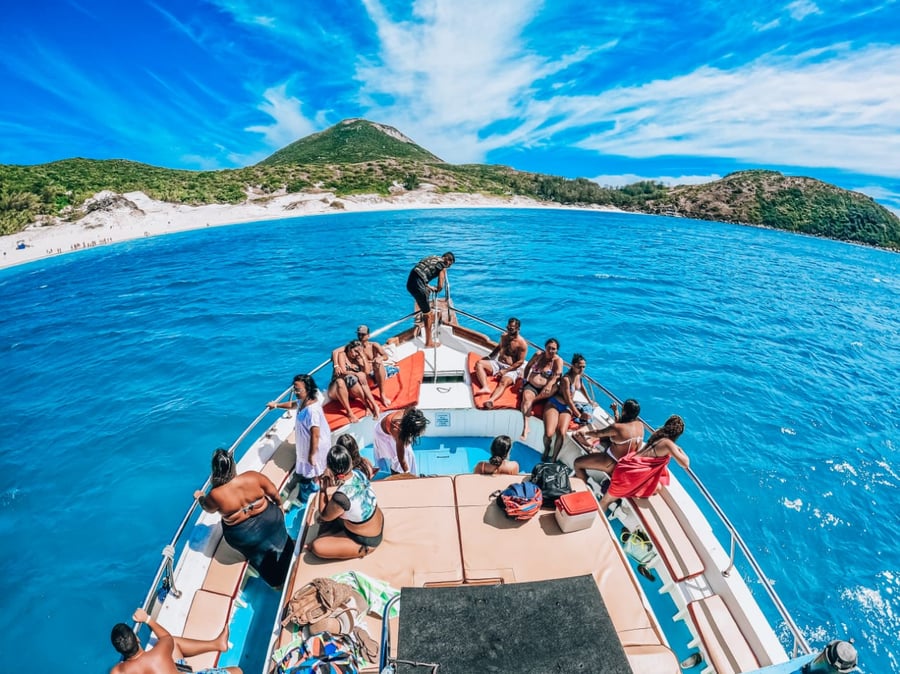 Passeio de Escuna com toboágua Arraial do cabo com almoço