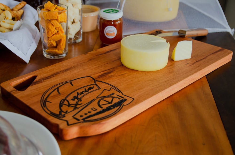 Café colonial no Engenho do Sumidouro, com várias delícias mineiras.