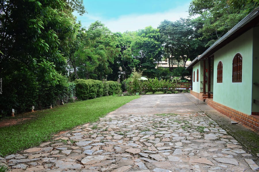 Estacionamento no local, com praticidade e segurança para você aproveitar a experiência sem preocupações.