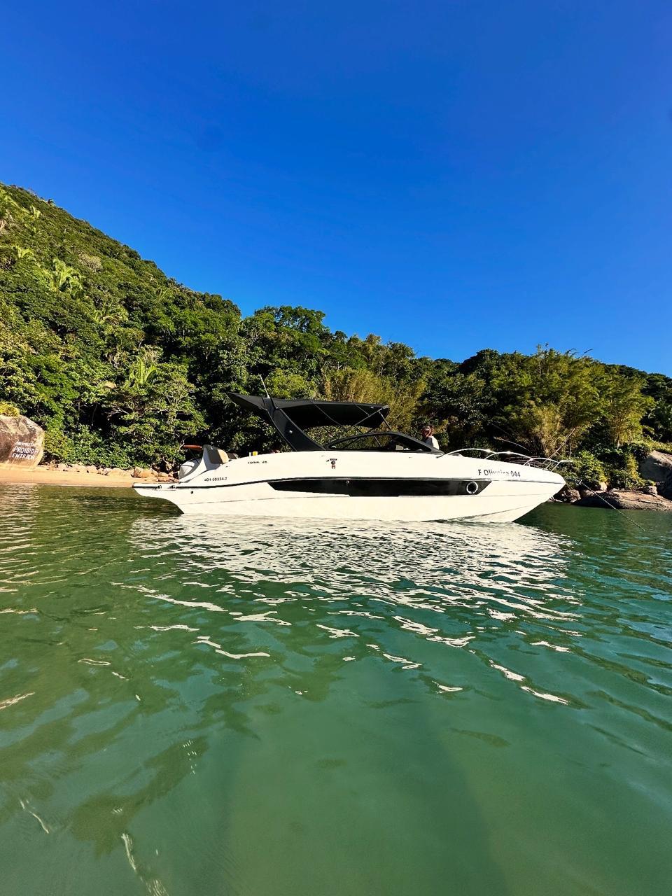 LANCHA PARA ATÉ 12 PASSAGEIROS EM CABO FRIO