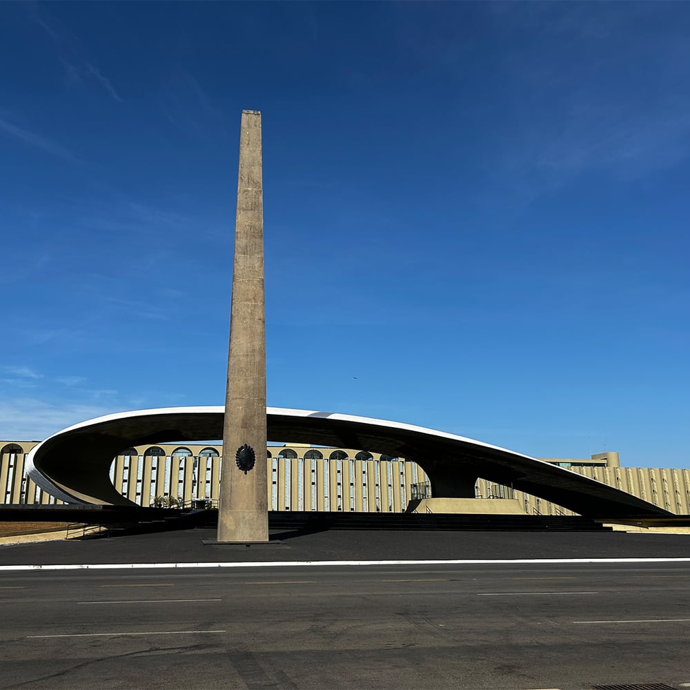 Cocha Acústica do QGEx, obra de Oscar Niemeyer, uma homenagem ao Patrono do Exército Brasileiro, Duque de Caxias.