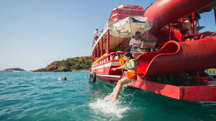 Barco em Búzios com Piscina Infantil