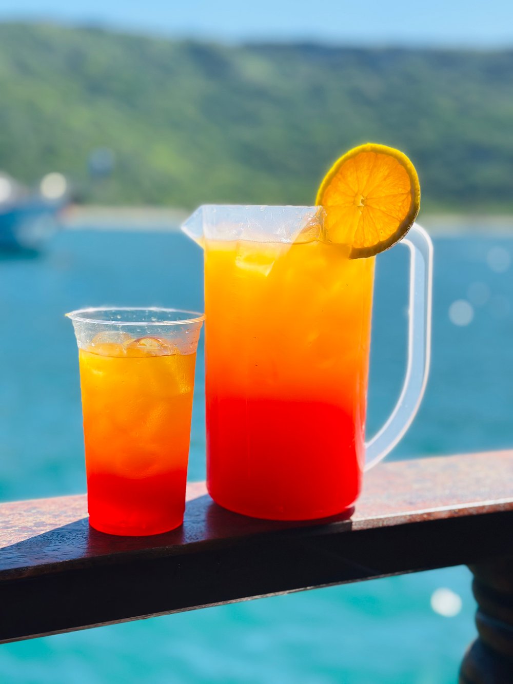 Passeio de Barco com Comida e Bebida em Arraial do Cabo