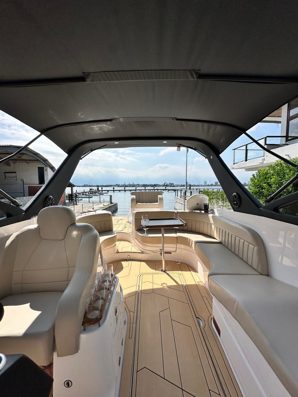 LANCHA PARA ATÉ 12 PASSAGEIROS EM ARRAIAL DO CABO