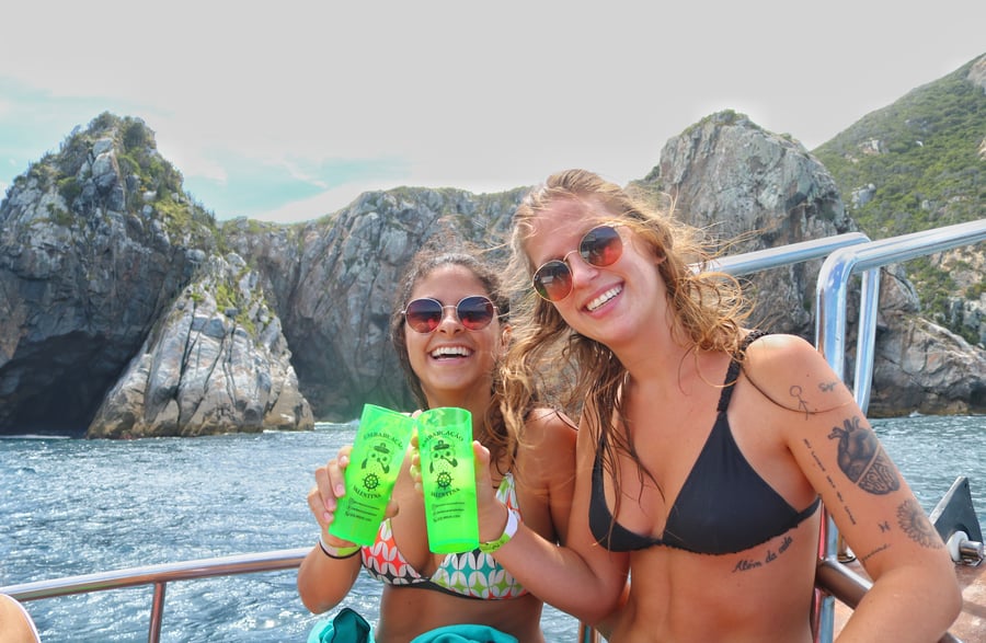 Passeio com open bar em Arraial do Cabo