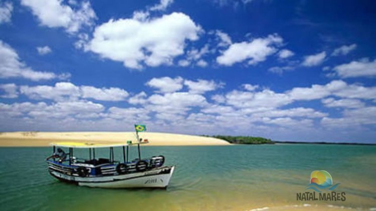 praia-de-galinhos-com-barco