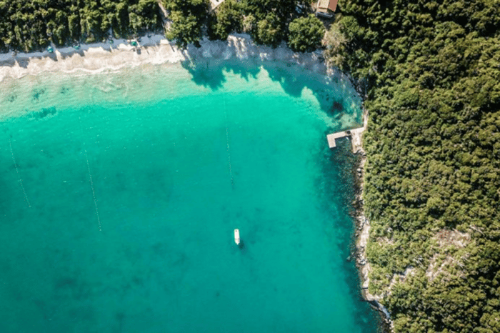 Passeios em Arraial: Por que o passeio de barco é indispensável em Arraial do Cabo?