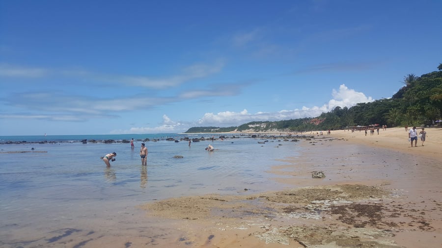 Piscinas naturais na praia do espelho