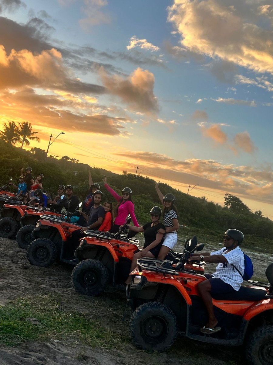 Asistir o por do Sol é maravilhoso mais de quadriciclo é muito melhor