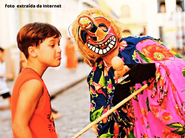 Carnaval: Além da Festa, uma Questão de Economia e Identidade 