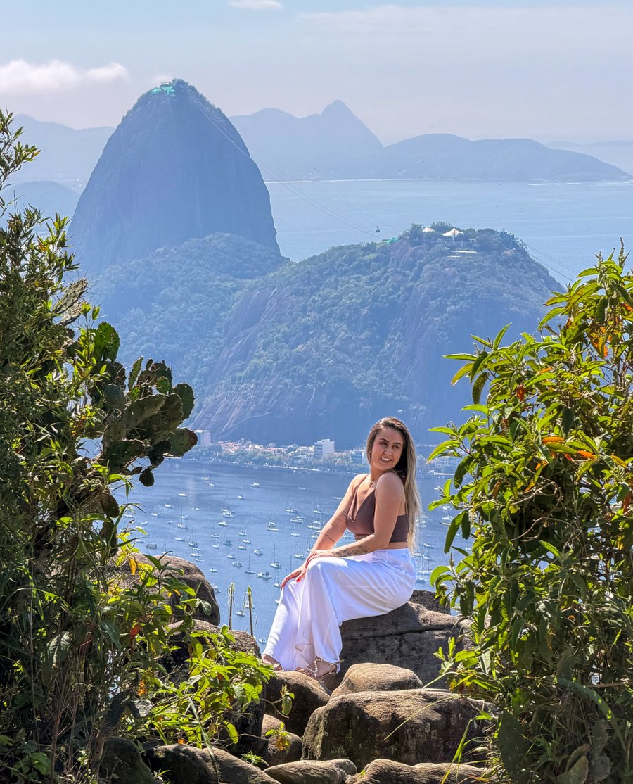     Entre os Arcos da Lapa, Escadaria Selarón e o Bondinho do Pão de Açúcar, viva um dos roteiros mais encantadores do Rio de Janeiro.