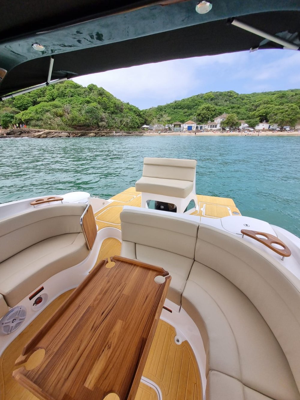 Área interna e popa