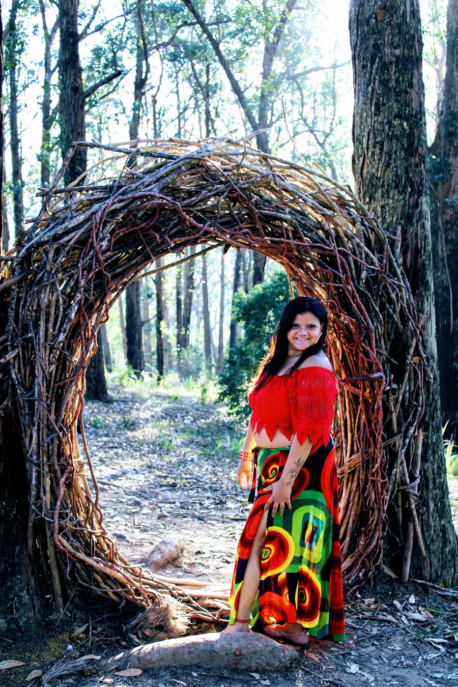 BOSQUE DOS EUCALIPTOS - TEIAS DE CORDA  Um bosque de eucaliptos centenários, com Teias para deitar e olhar a copa das árvores; e o Círculo do Agora, um símbolo de que o tempo é circular.