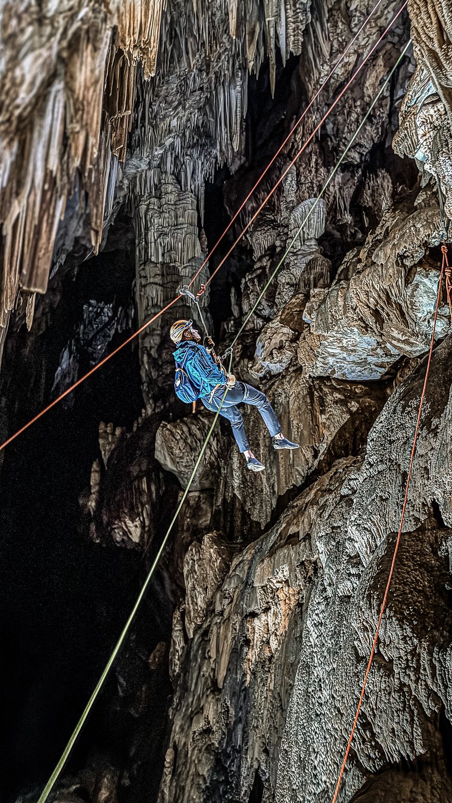RAPEL NA CAVERNA DO DIABO 40 metros