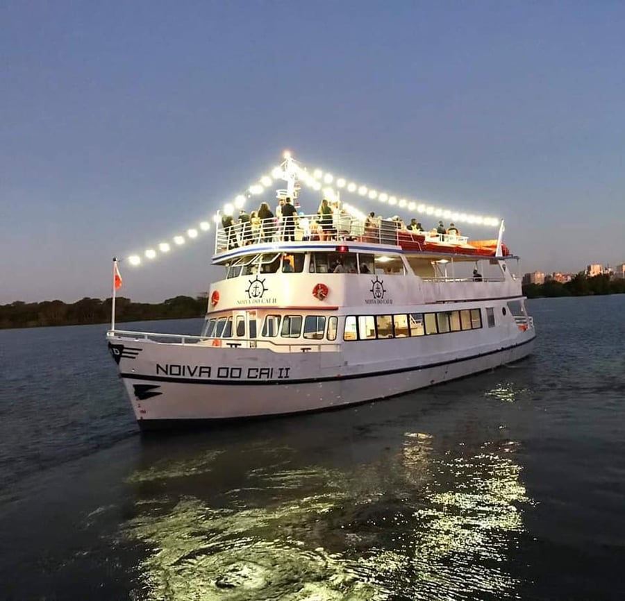 Happy Hour com musica ao vivo para por do sol - Passeio de barco em Porto Alegre
