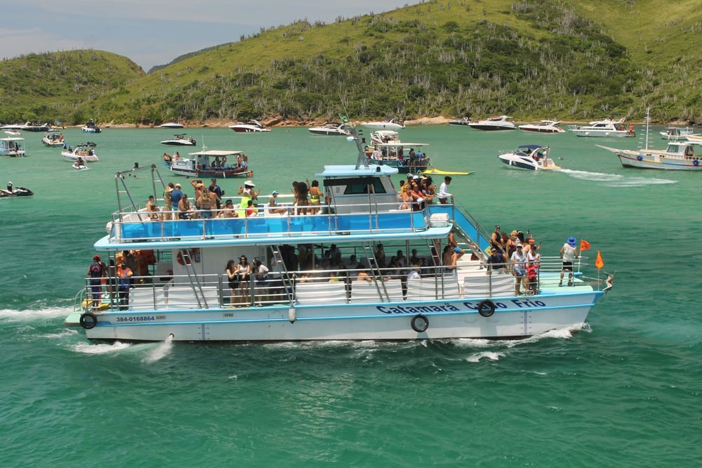 PASSEIO DE CATAMARÃ CABO FRIO