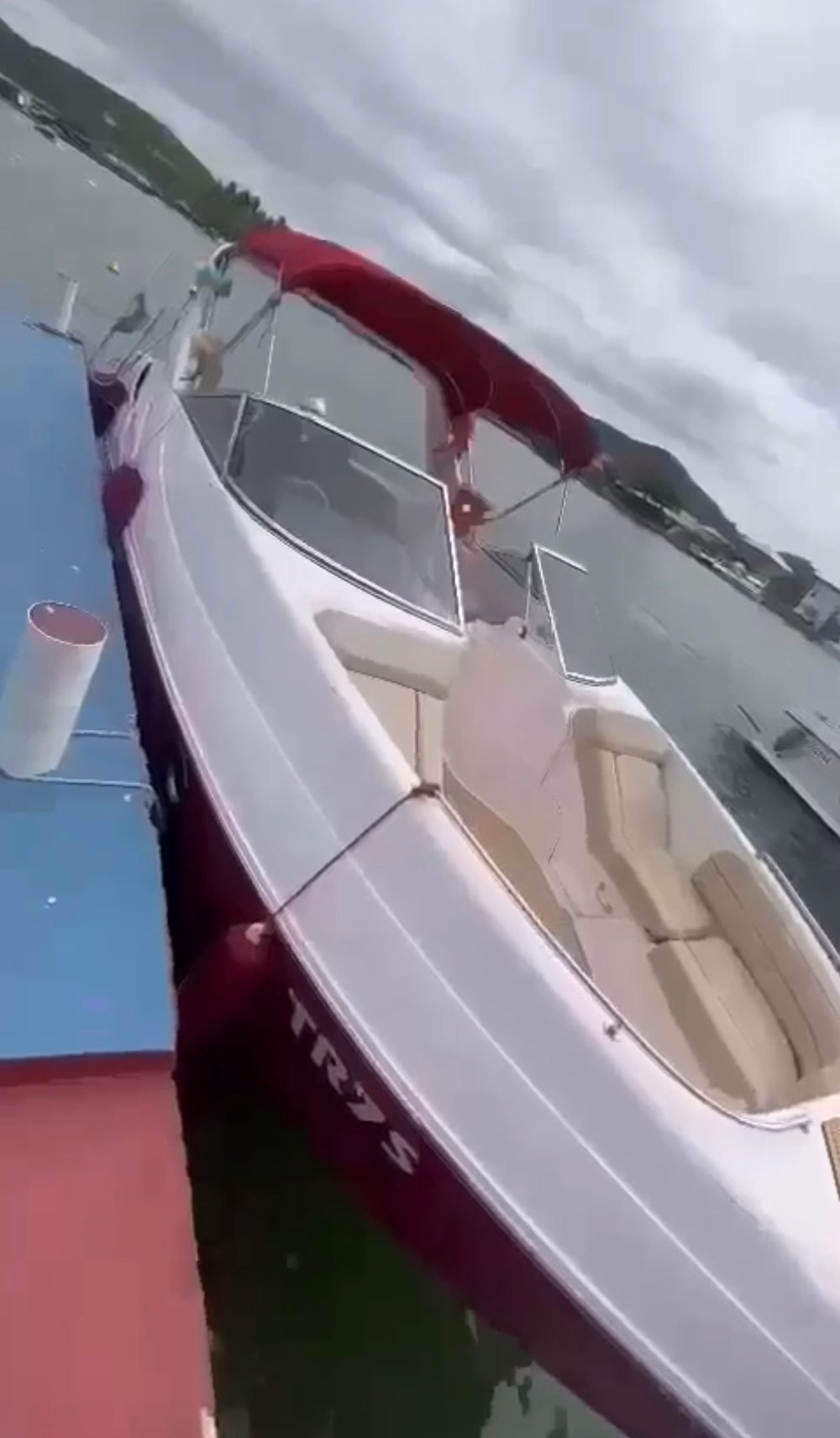 LANCHA PARA ATÉ 16 PASSAGEIROS EM ARRAIAL DO CABO