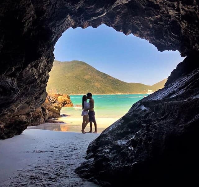 Descoberta da Gruta Azul em Arraial do Cabo: Uma Maravilha Natural no Caribe Brasileiro