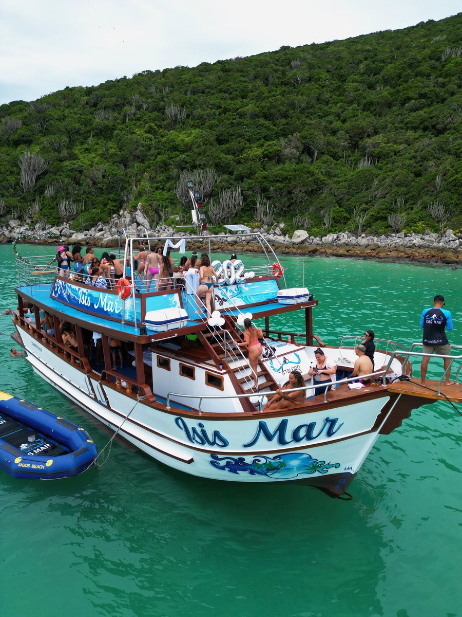 Passeio com toboágua e 2 andares em Arraial do Cabo