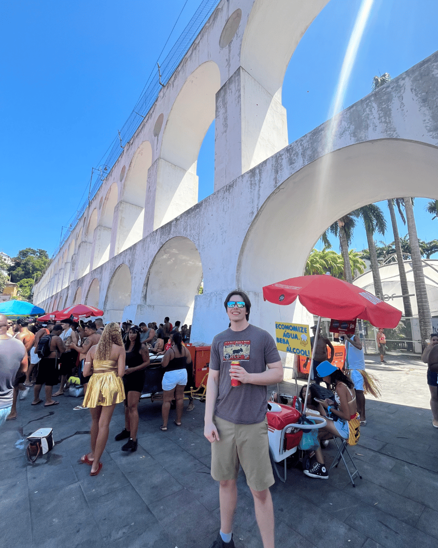 Descubra os Arcos da Lapa, ícone histórico e boêmio do Rio. Arquitetura colonial, samba, cultura e a energia vibrante da Lapa carioca!