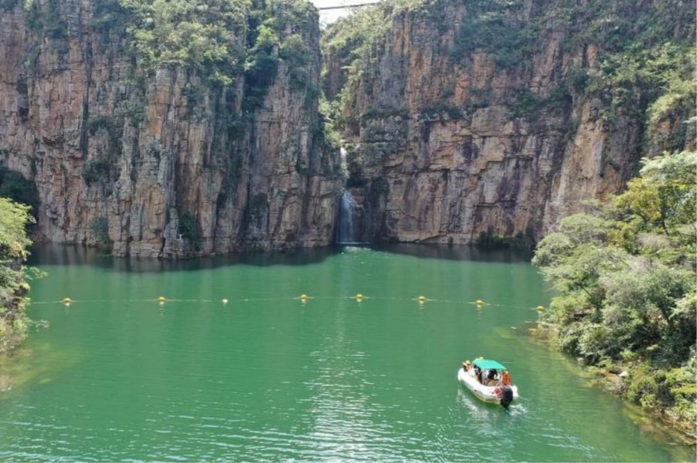 Passeio de Lancha de Escarpas - 7 horas de duração 