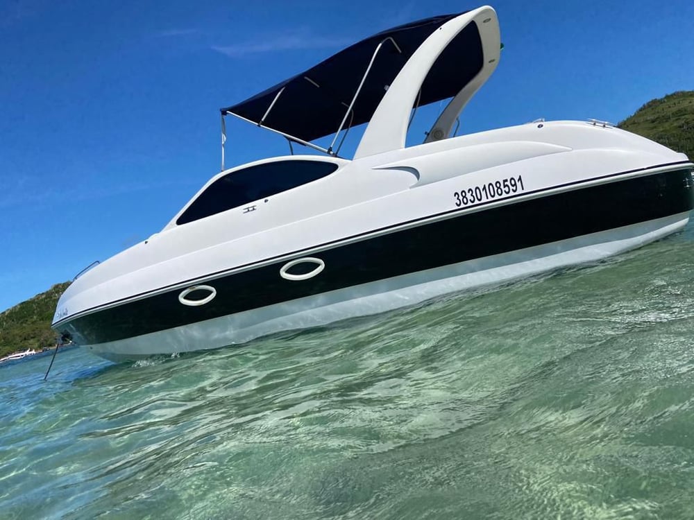 Passeio de lancha privativo em Cabo Frio