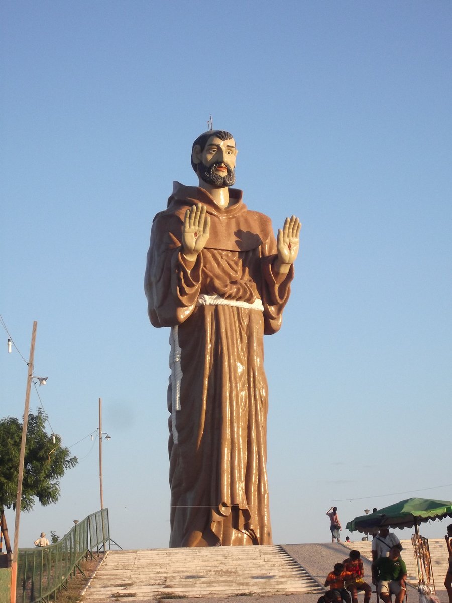estatua-gigante-de-sao-francisco-caninde-ceara