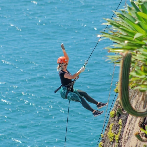 Rapel na Pedra do Pontal em grupo