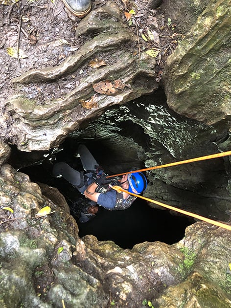 Rapel, flutuação e escalada na Caverna Lago Suspenso