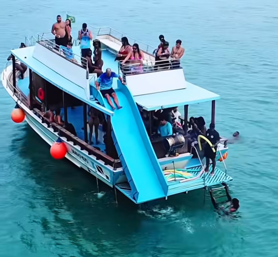 Passeio de Barco Privativo em Arraial do Cabo com Toboagua