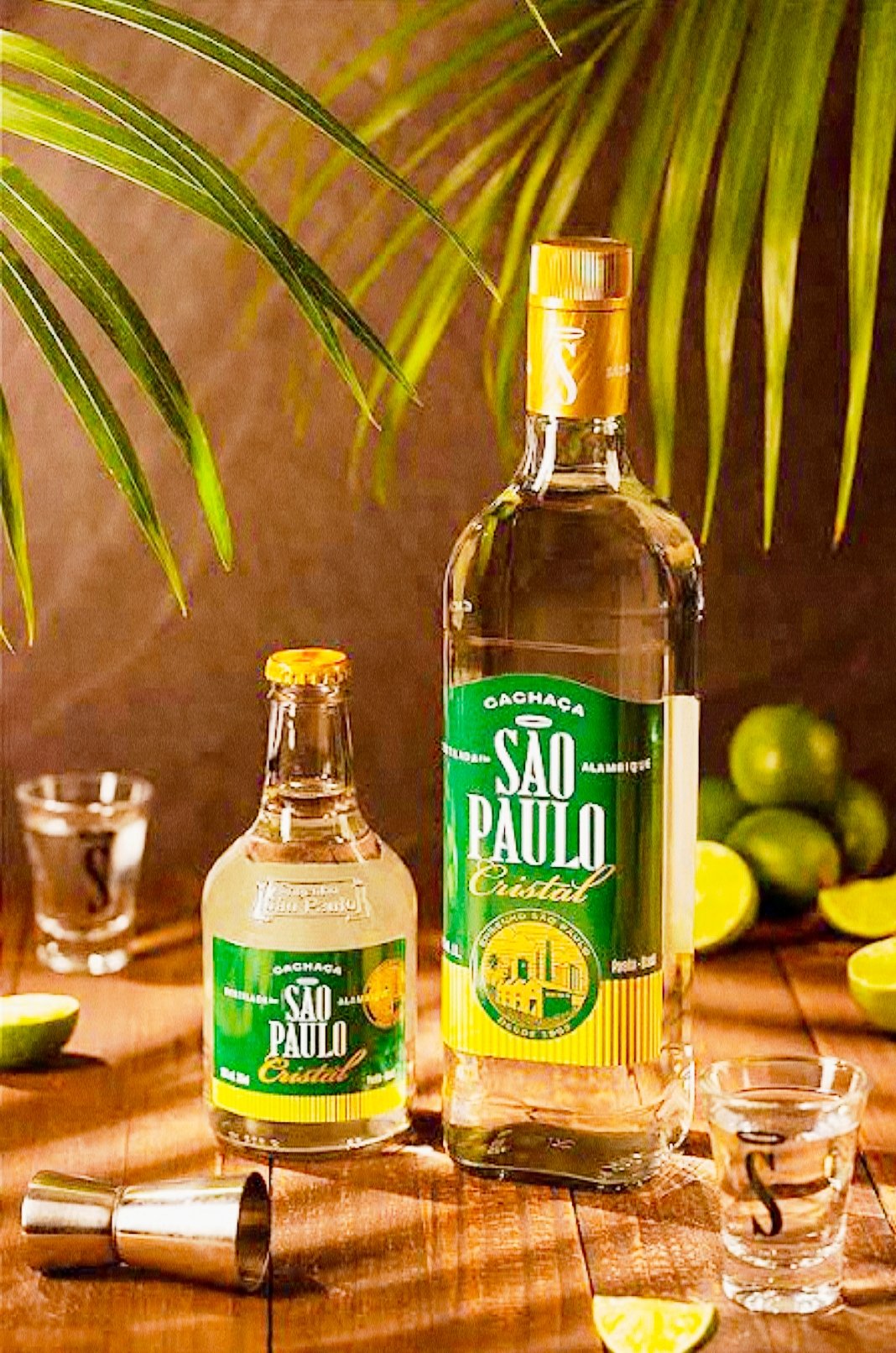 Cachaça São Paulo Cristal. O Engenho São Paulo é o maior produtor de cachaça de Alambique do Brasil, com 9 milhões de litros ano. Teor Alcoólico 40%. Cruz do Espírito Santo - Região Geográfica Imediata de João Pessoa PB