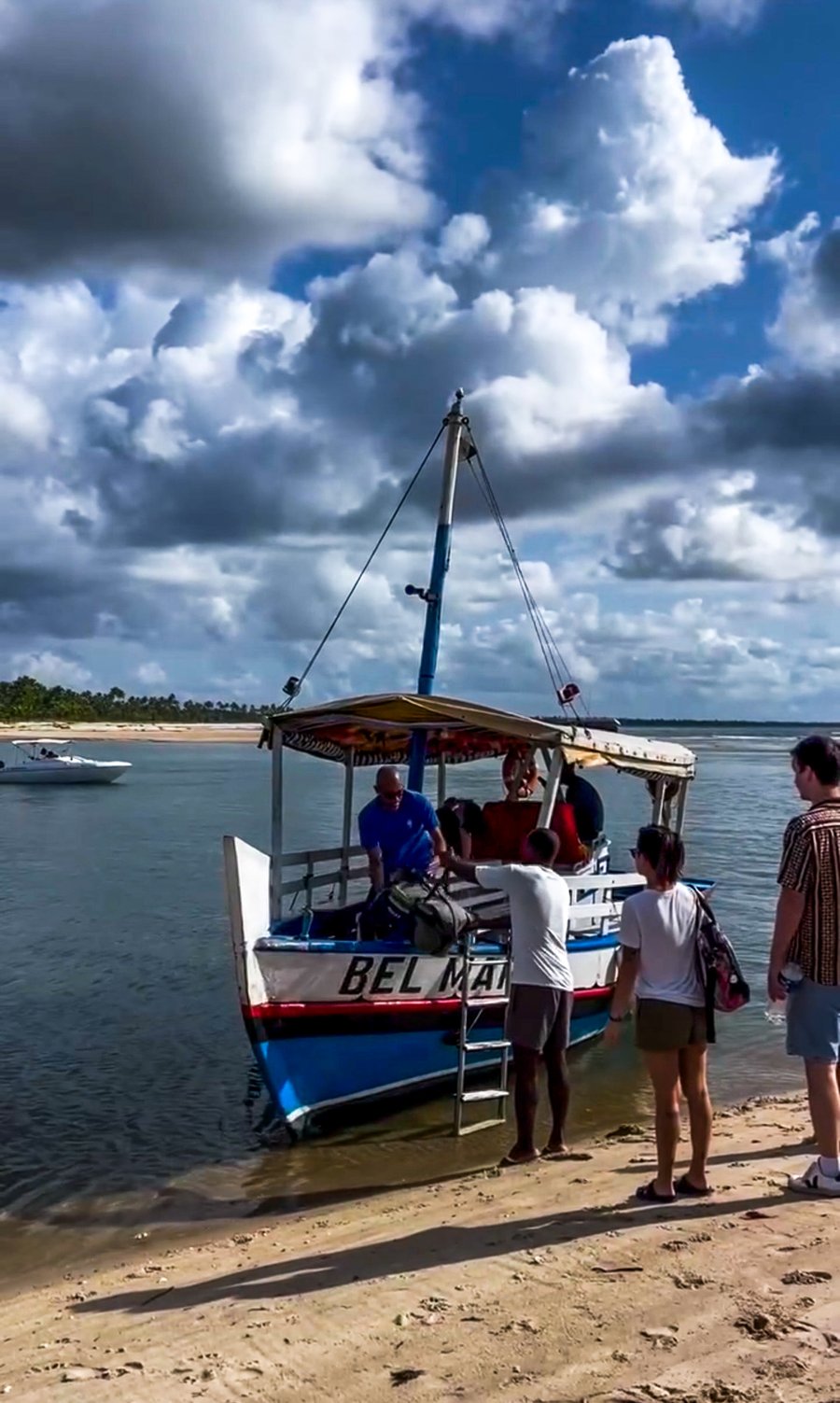 Travessia rápida entre dois dos destinos mais procurados da Bahia.
