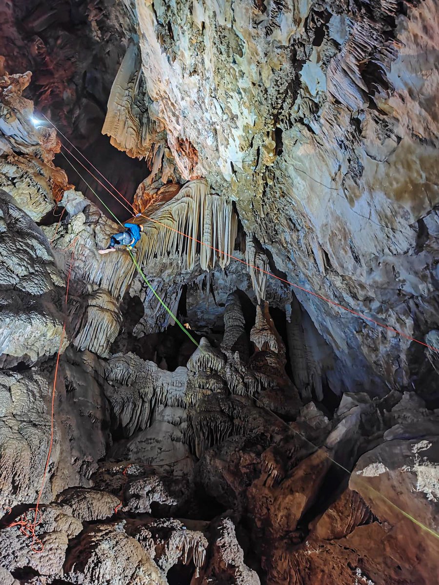 RAPEL NA CAVERNA DO DIABO visual fantástico