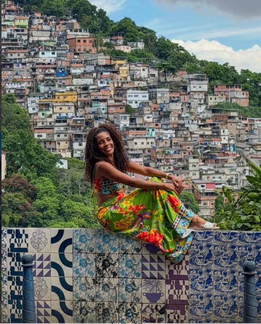     Passeio com fotos no Cristo Redentor, Escadaria Selarón e Mirante do Pedrão no Rio de Janeiro.