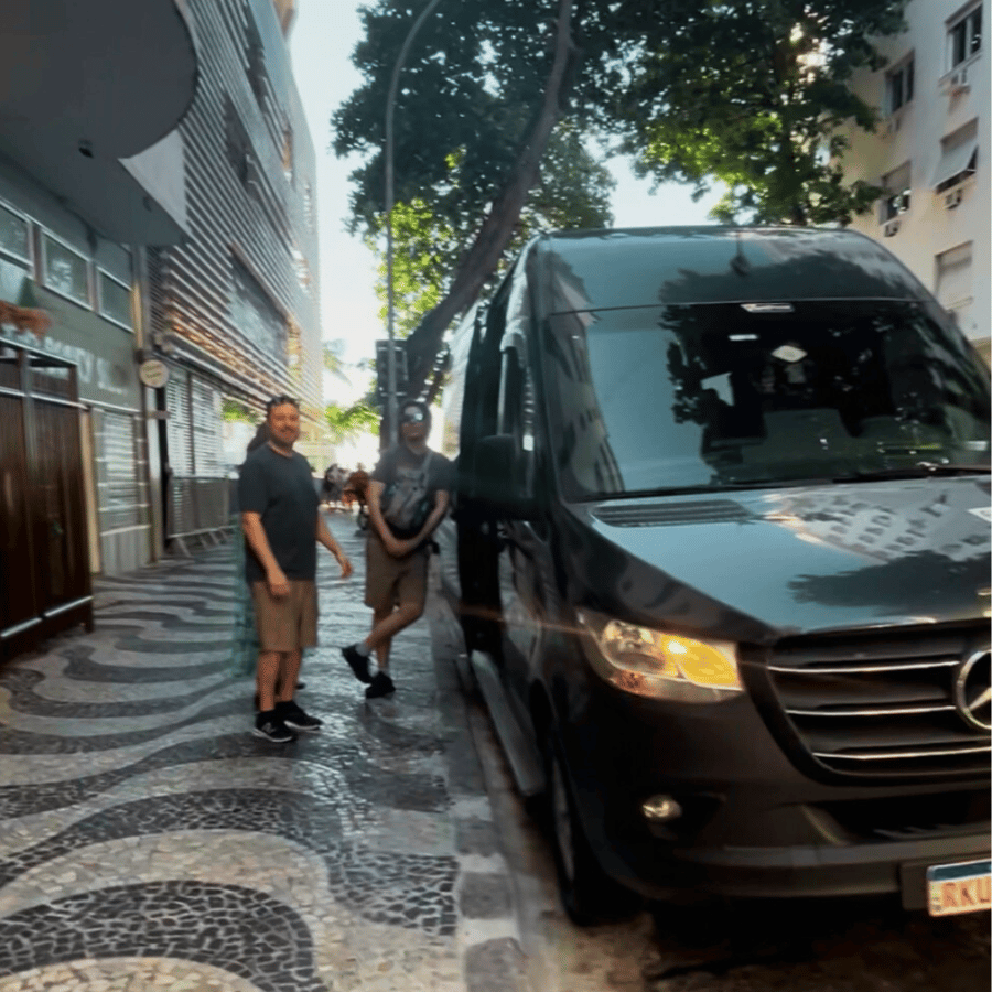 Embarque no seu endereço no Rio de Janeiro e siga da maneira mais segura até Araçatiba ou Praia Vermelha