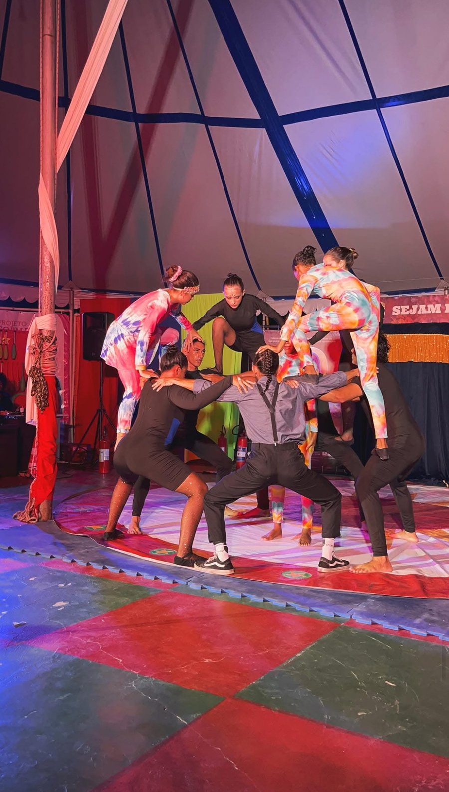 Pirâmide circo escola